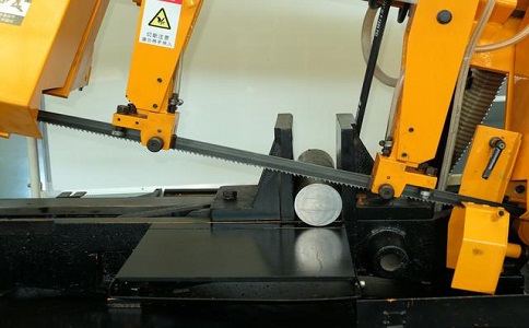 宁南数控带锯床自动送料精度会出现偏差吗？